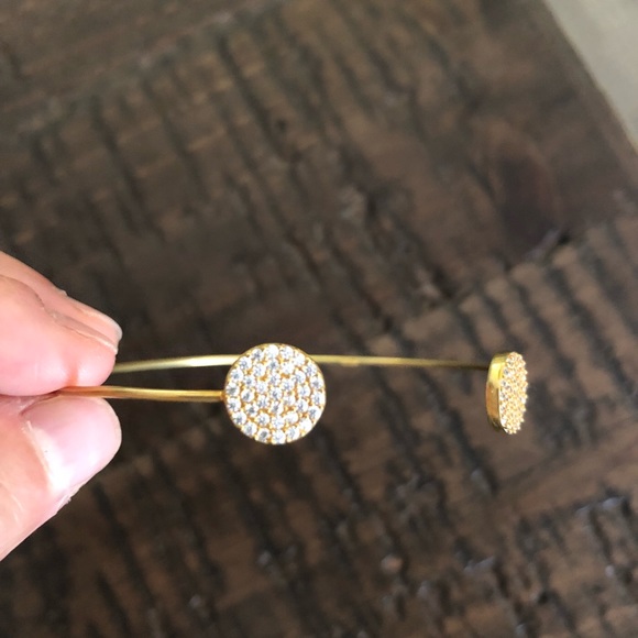 Beautiful Gold Bracelet with encrusted Diamonds - Picture 4 of 4